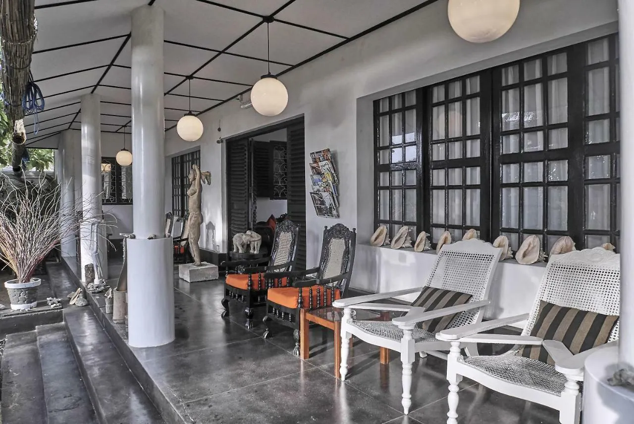 The Icebear Guesthouse Negombo 3*,
